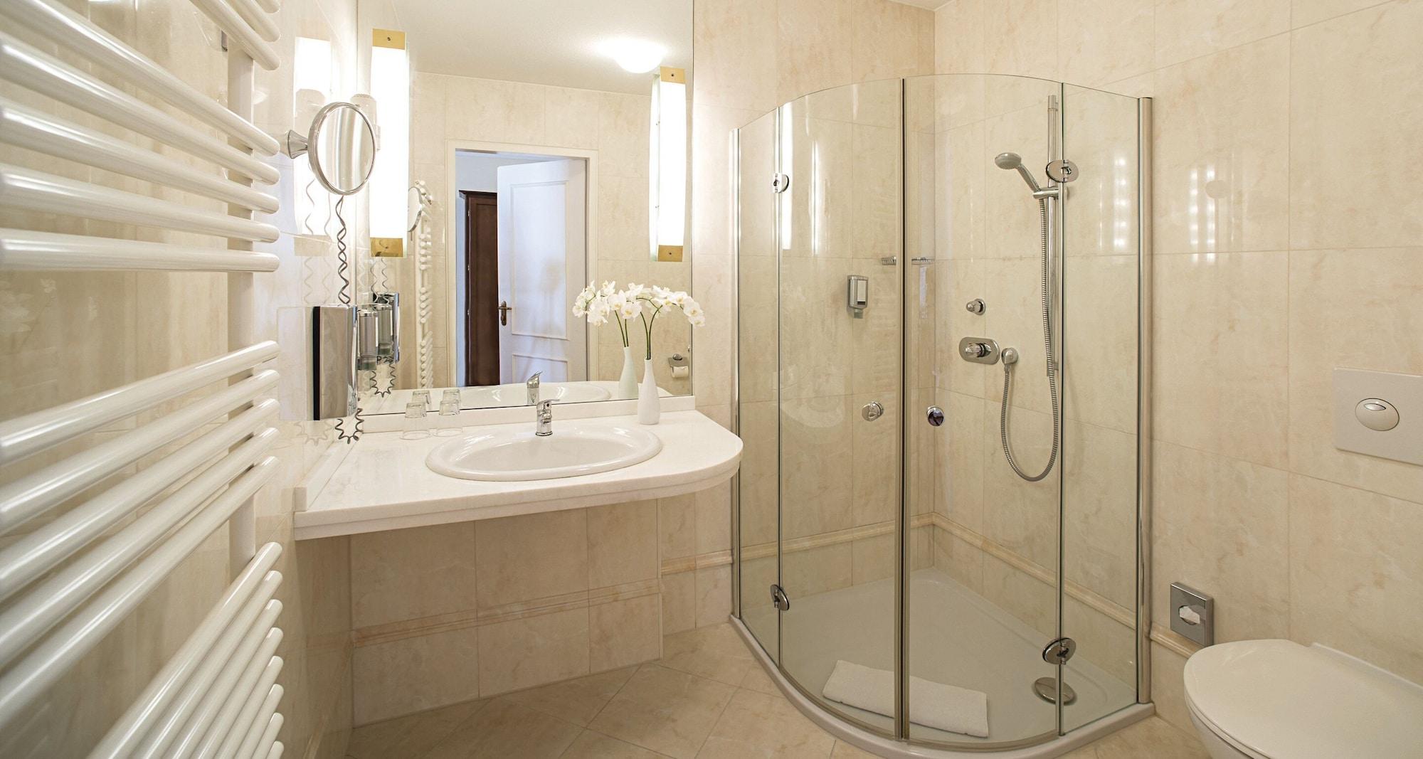 Victor'S Residenz-Hotel Ерфурт Екстериор снимка
