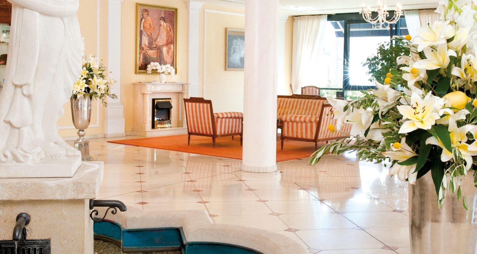 Victor'S Residenz-Hotel Ерфурт Екстериор снимка
