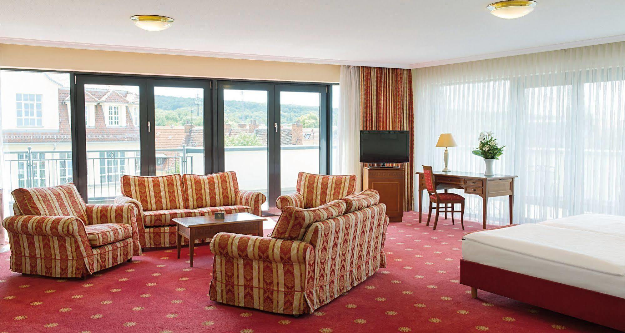 Victor'S Residenz-Hotel Ерфурт Екстериор снимка